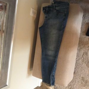 Loft Jeans-ankle, zipper decal, worn wash